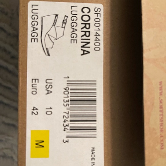 NEW - Sofft Carrina Sandals
Tan Leather Wedge Sandals - Picture 9 of 9